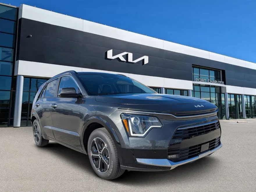 2025 Kia Niro SX Touring photo 1