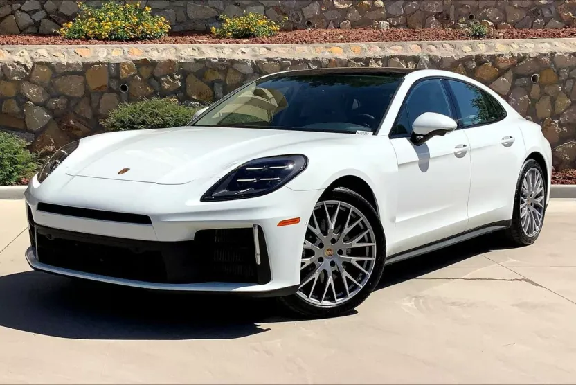 2025 Porsche Panamera 4 photo 1