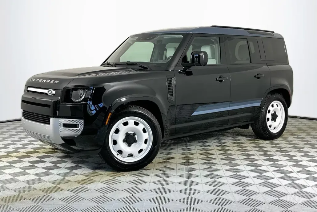 2025 Land Rover Defender 110 S photo 1