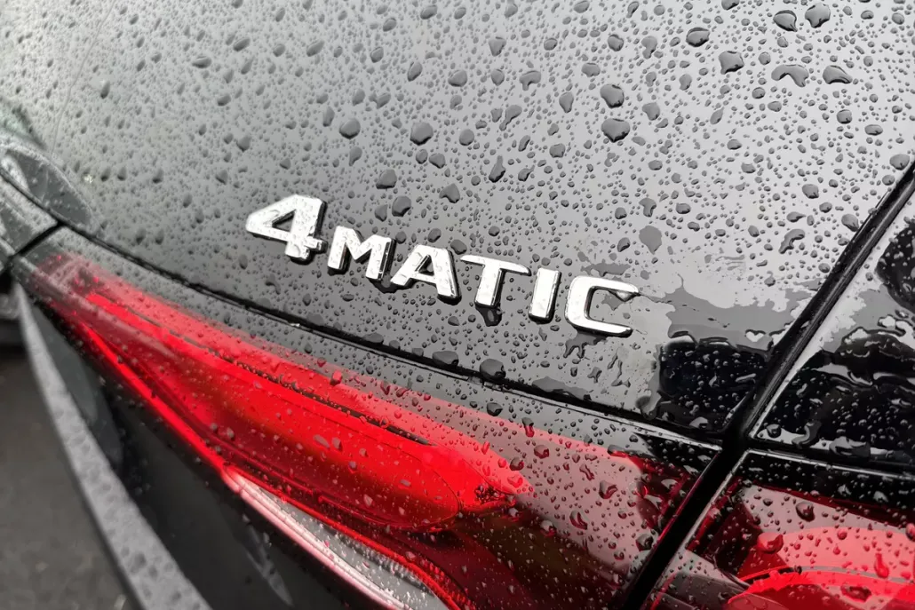2025 Mercedes Benz GLC 300 4MATIC photo 1