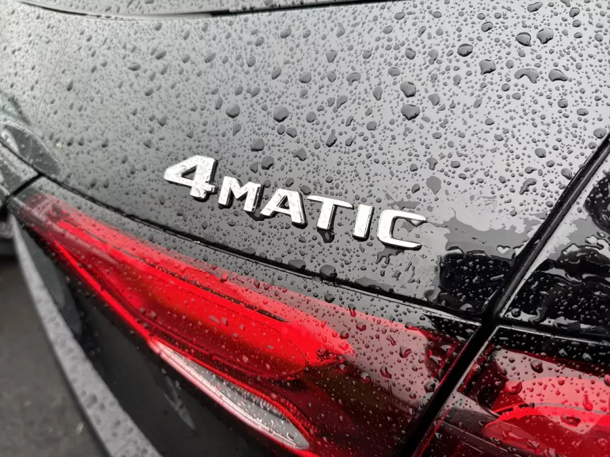 2025 Mercedes Benz GLC 300 4MATIC photo 1