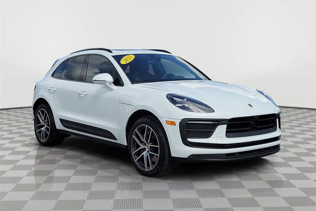 2023 Porsche Macan T photo 1