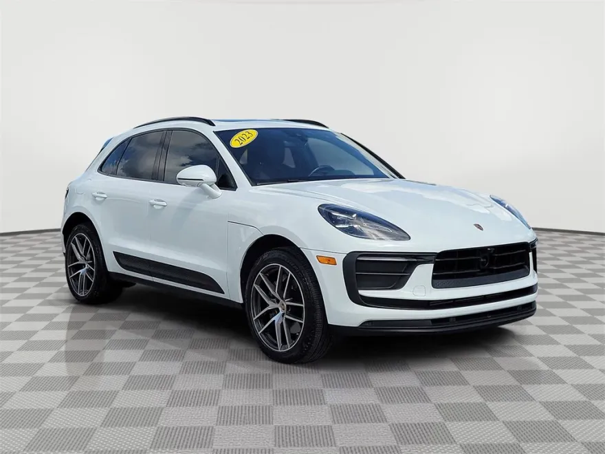 2023 Porsche Macan T photo 1