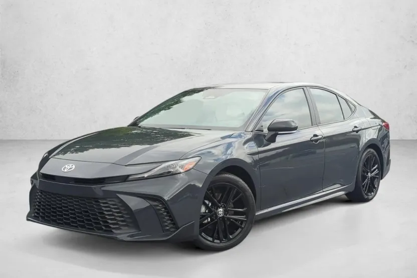 2025 Toyota Camry SE photo 1