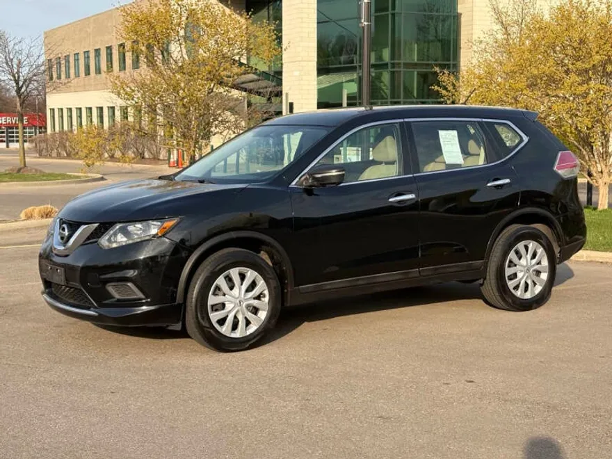 2014 Nissan Rogue S photo 1