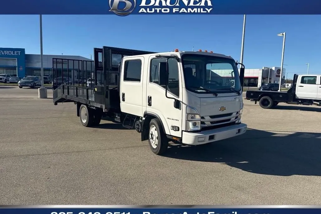 2025 Chevrolet Silverado 4500HD photo 1