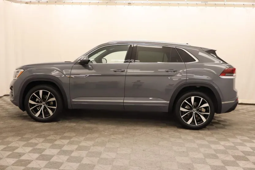 2026 Volkswagen Atlas Cross Sport SEL Premium R-Line photo 1