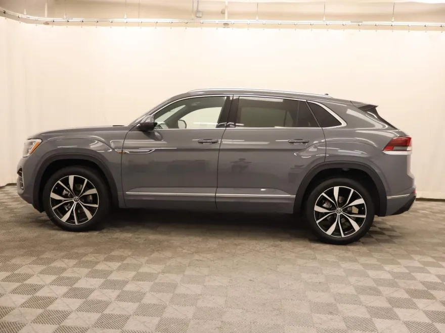 2026 Volkswagen Atlas Cross Sport SEL Premium R-Line photo 1
