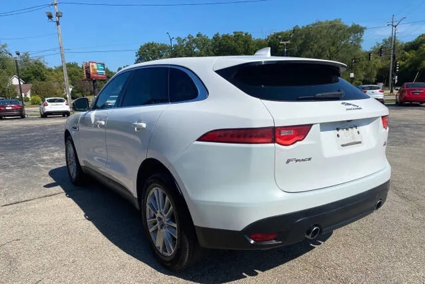 2017 Jaguar F-PACE Prestige photo 1
