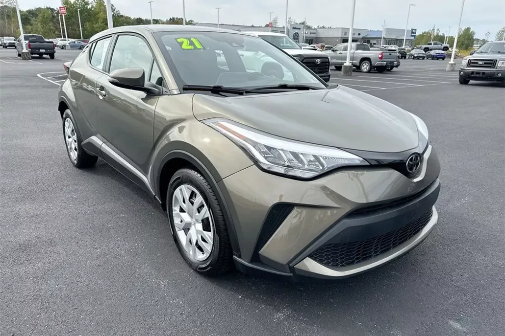 2021 Toyota C-HR LE photo 1