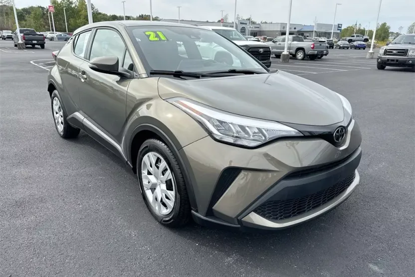 2021 Toyota C-HR LE photo 1