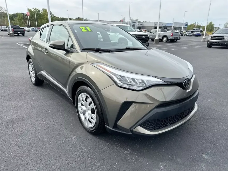 2021 Toyota C-HR LE photo 1