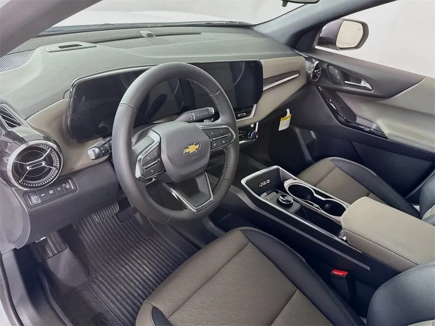 2026 Chevrolet Equinox LT photo 1