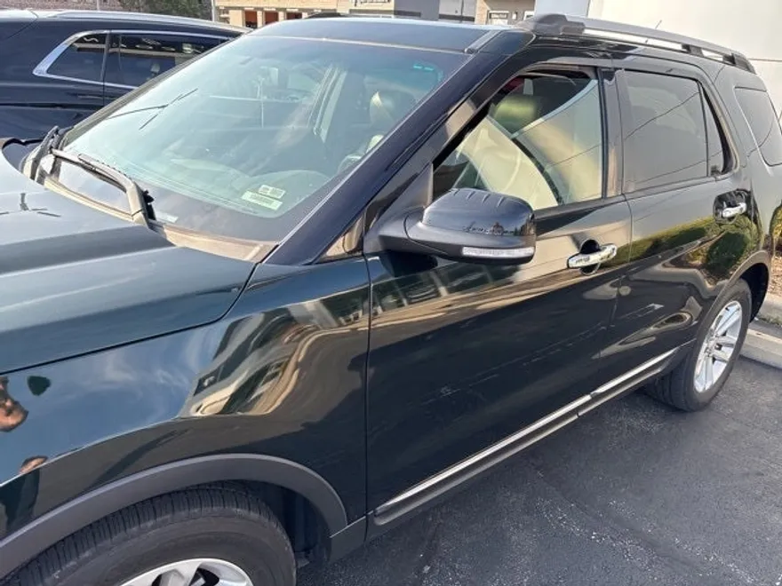 2013 Ford Explorer XLT photo 1