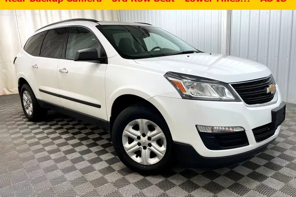 2017 Chevrolet Traverse LS photo 1