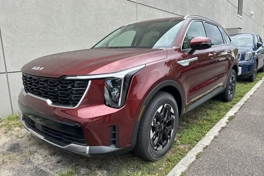 2025 Kia Sorento S photo 1