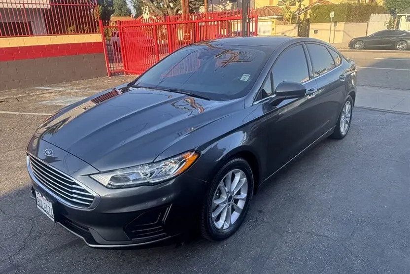 2020 Ford Fusion SE photo 1