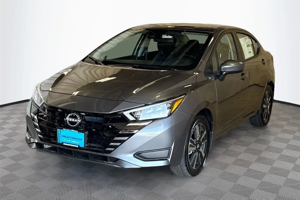 2025 Nissan Versa 1.6 SV photo 1