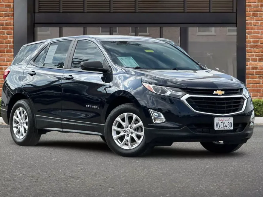 2021 Chevrolet Equinox LS photo 1