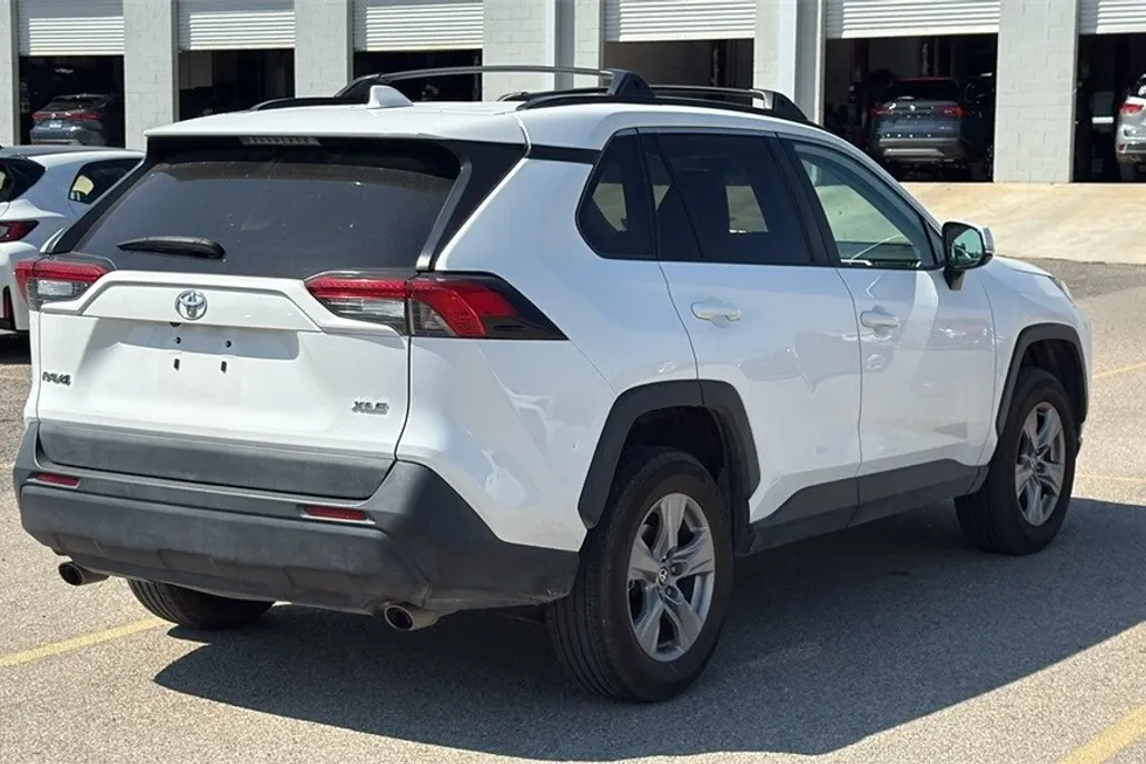 2022 Toyota RAV4 XLE photo 1