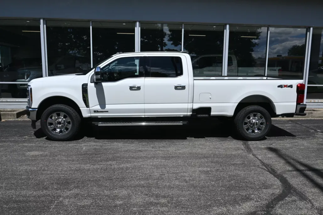 2026 Ford F-350 Lariat photo 1