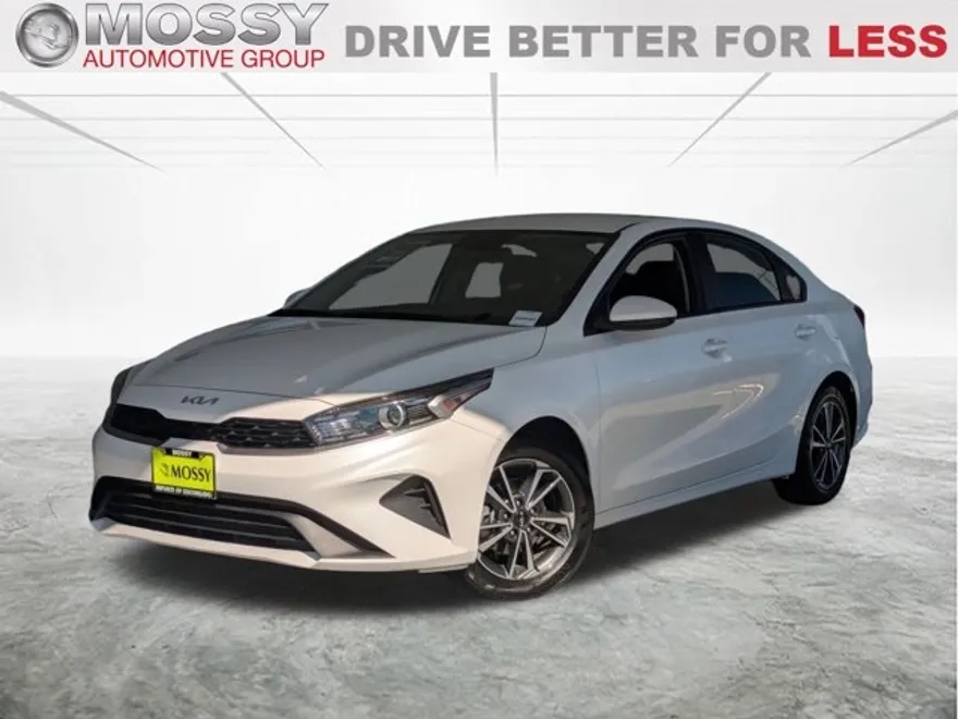 2023 Kia Forte LXS photo 1