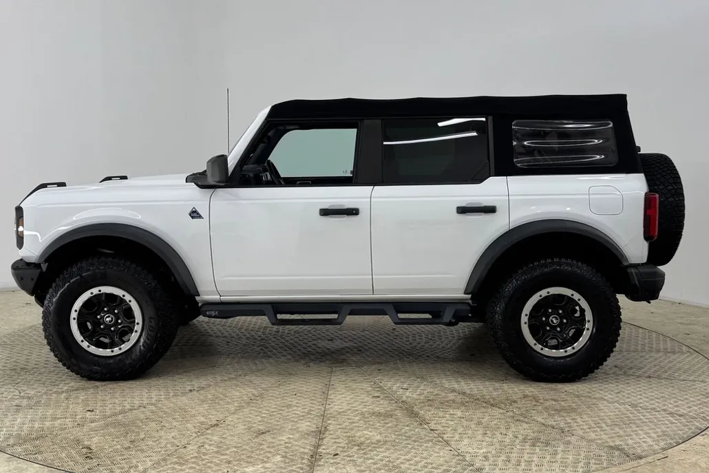 2021 Ford Bronco Black Diamond photo 1