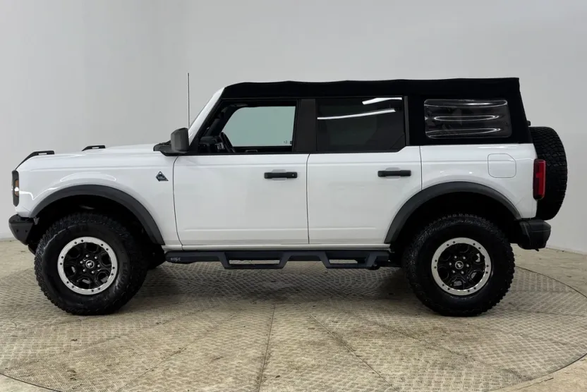 2021 Ford Bronco Black Diamond photo 1