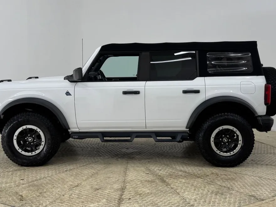2021 Ford Bronco Black Diamond photo 1