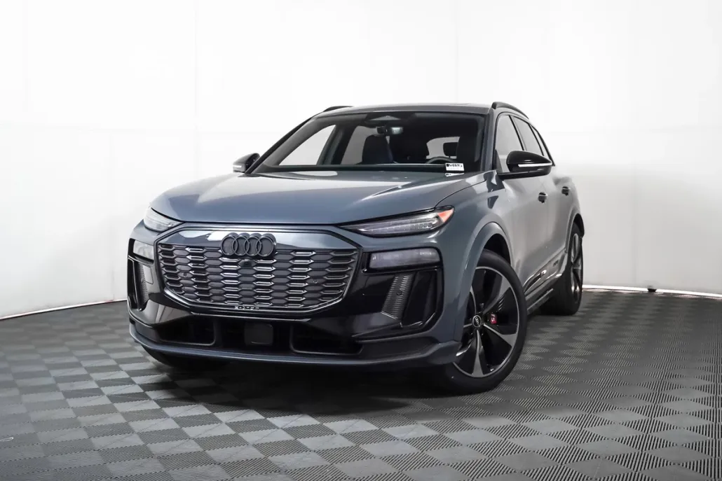 2025 Audi SQ6 photo 1