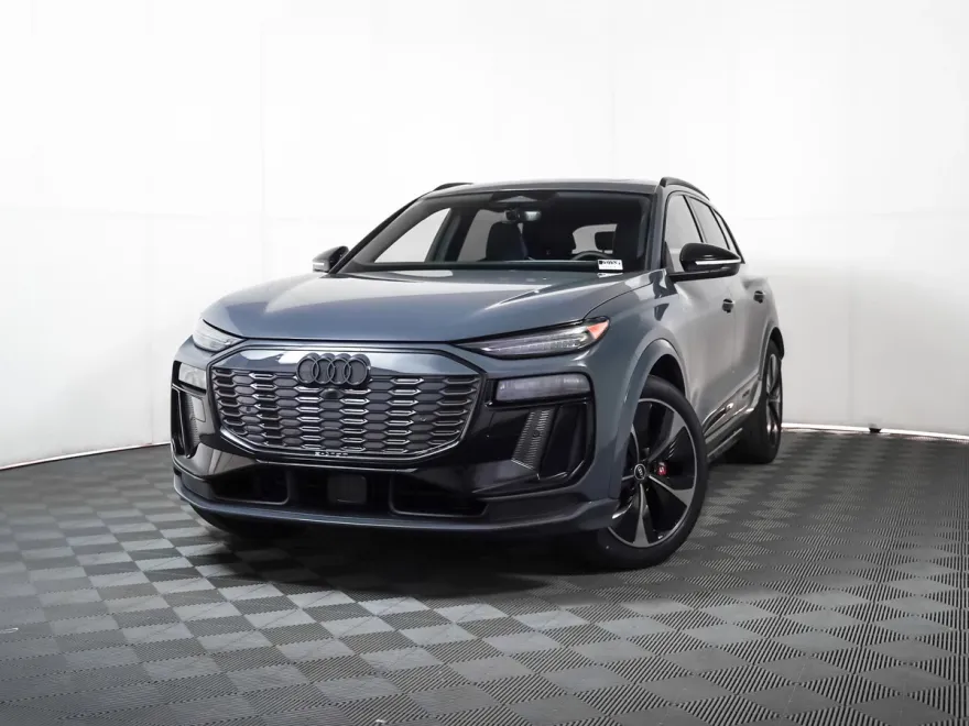 2025 Audi SQ6 photo 1