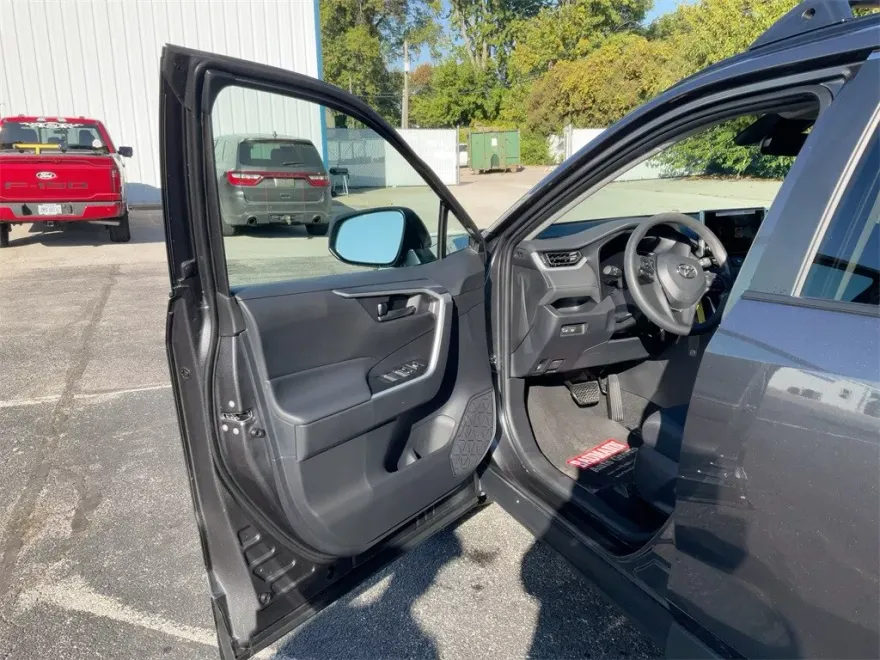 2024 Toyota RAV4 Hybrid LE photo 1