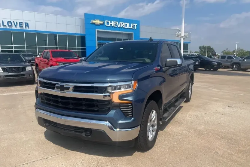 2024 Chevrolet Silverado 1500 LT1 photo 1