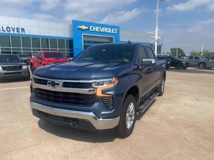2024 Chevrolet Silverado 1500 LT1 photo 1