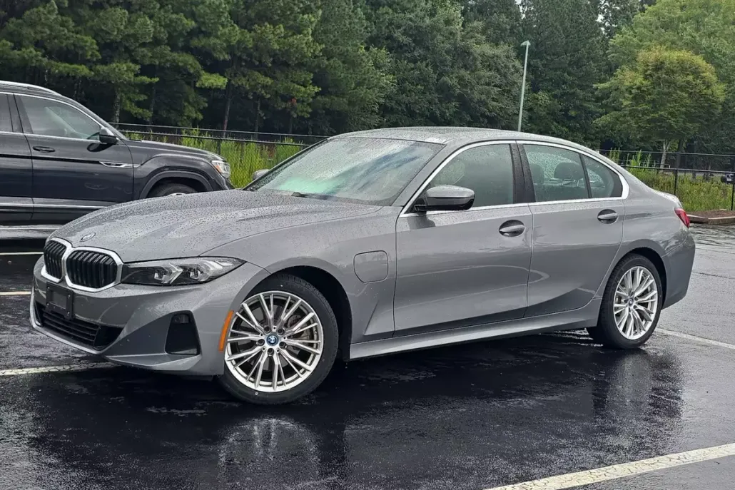 2024 Bmw 330e photo 1