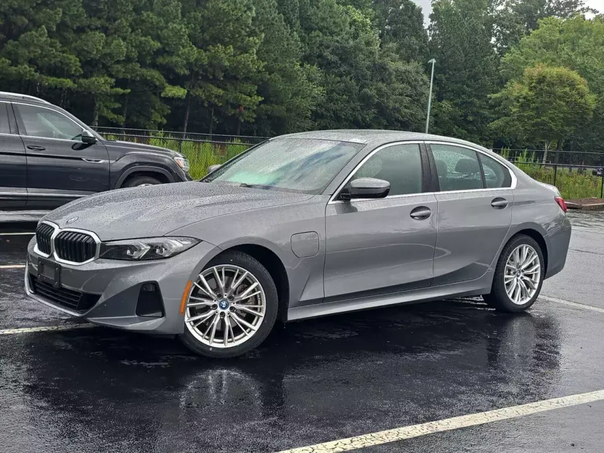 2024 Bmw 330e photo 1