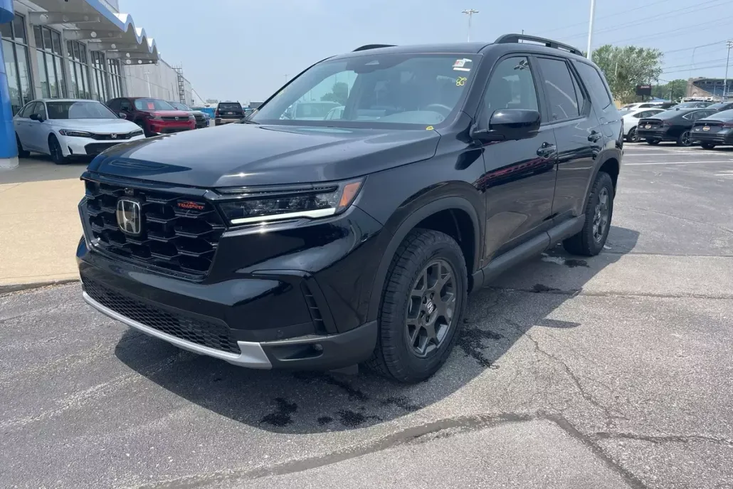 2025 Honda Pilot TrailSport photo 1
