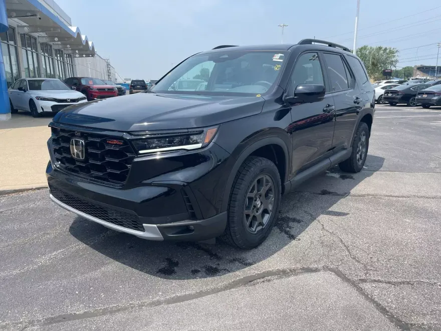 2025 Honda Pilot TrailSport photo 1