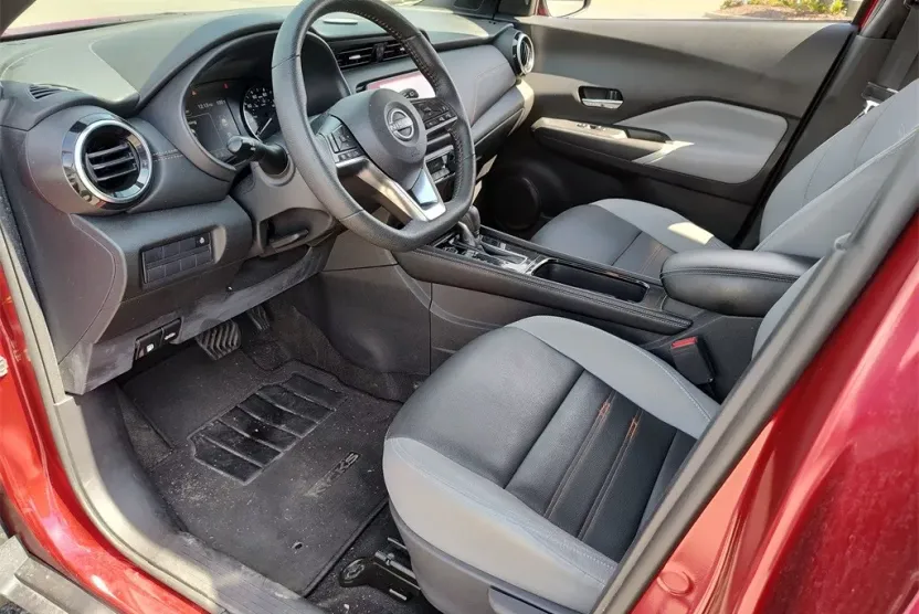 2023 Nissan Kicks SR photo 1