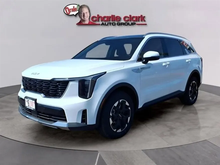 2024 Kia Sorento S photo 1