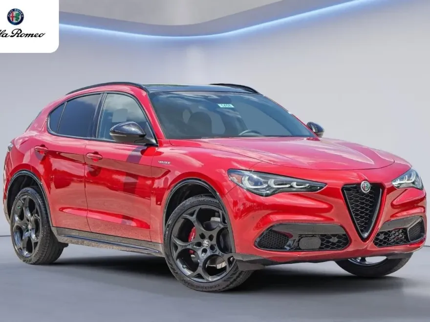 2025 Alfa Romeo Stelvio Base photo 1