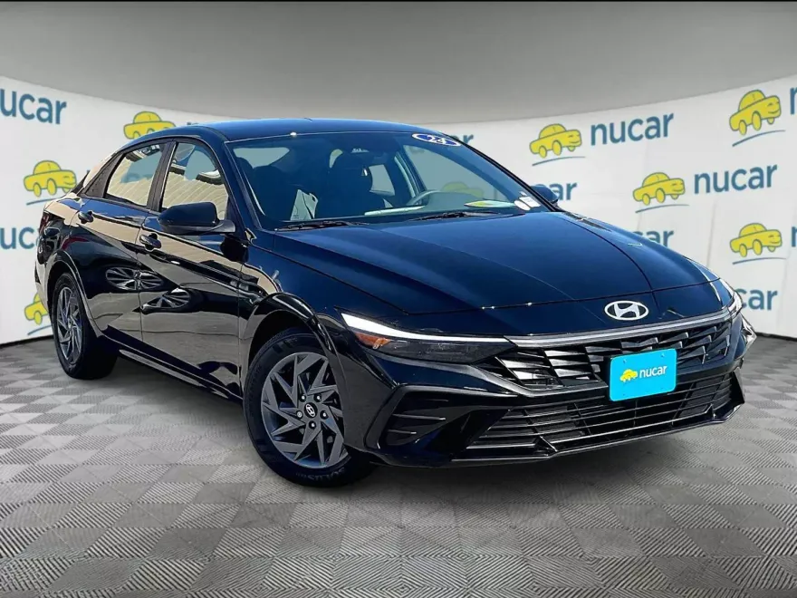 2024 Hyundai Elantra SEL photo 1
