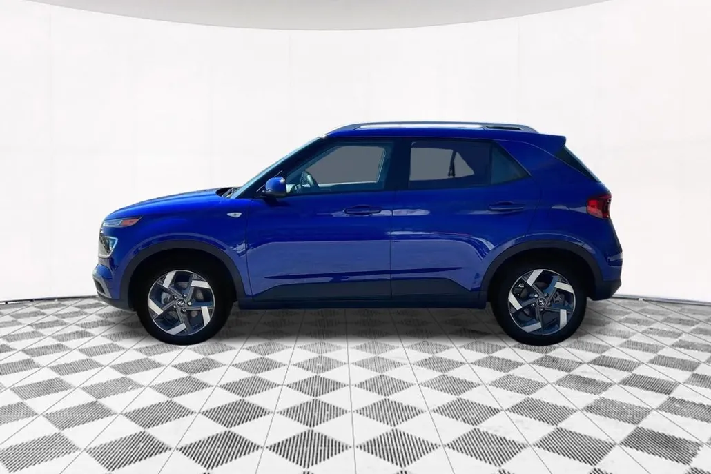 2025 Hyundai Venue SEL photo 1