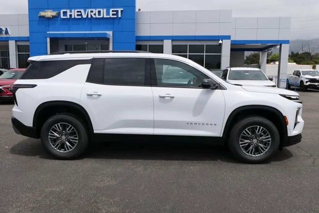 2025 Chevrolet Traverse photo 1