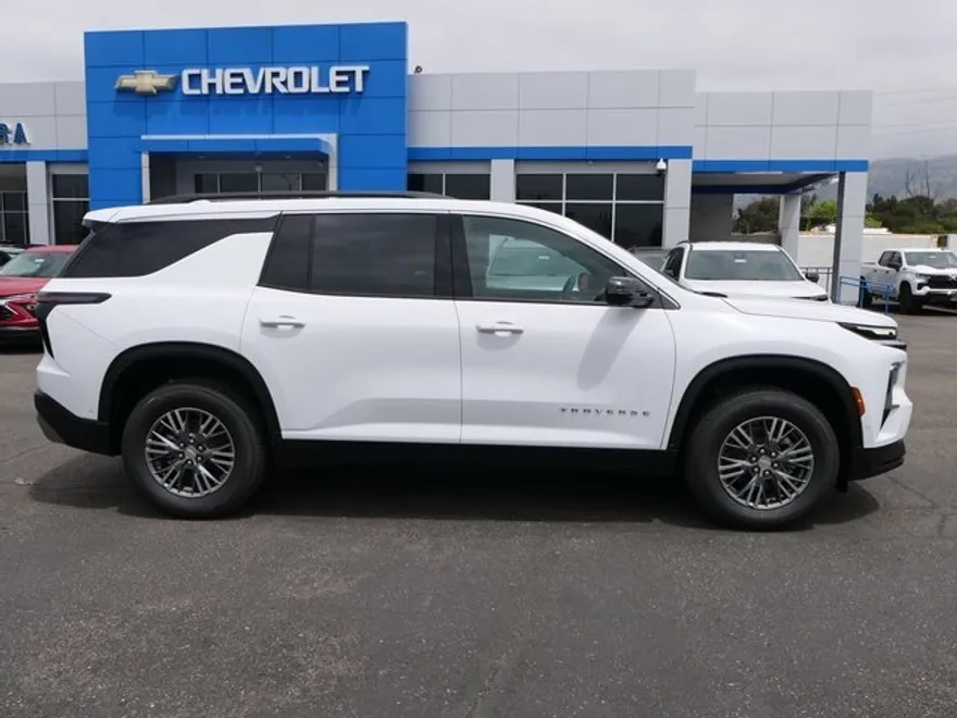 2025 Chevrolet Traverse photo 1