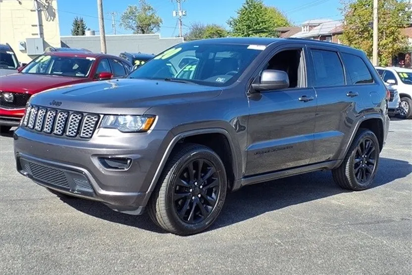 2020 Jeep Grand Cherokee Laredo photo 1