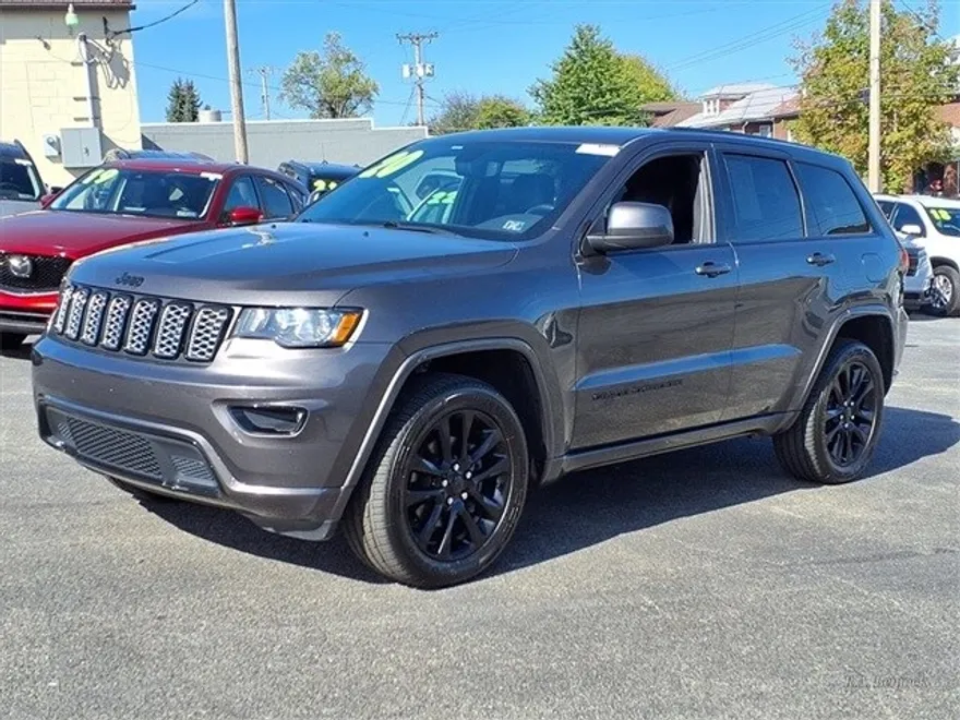 2020 Jeep Grand Cherokee Laredo photo 1
