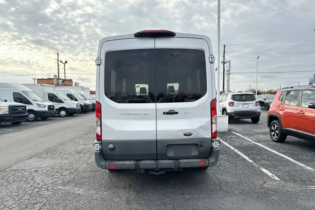 2018 Ford Transit Passenger XL photo 1
