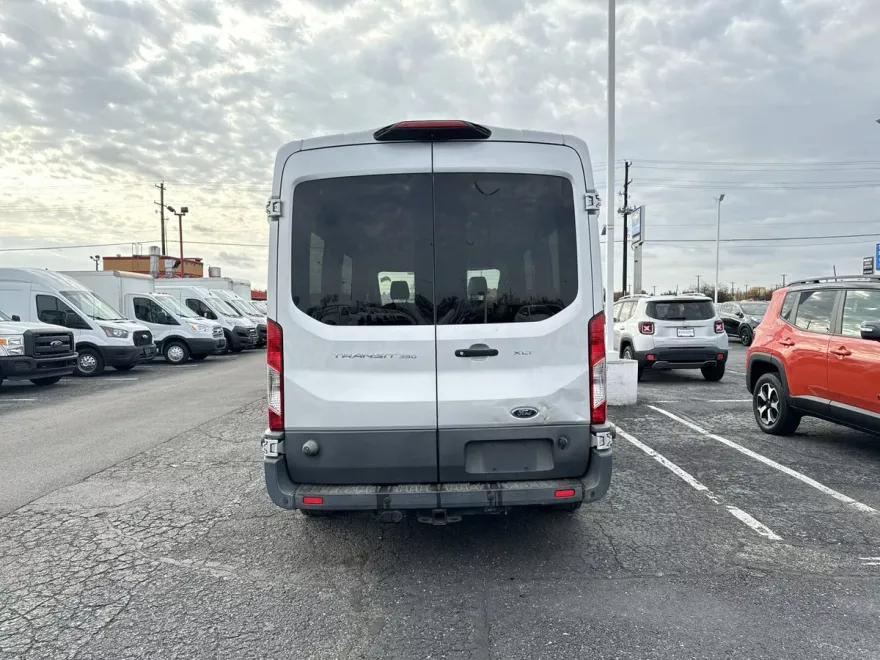 2018 Ford Transit Passenger XL photo 1