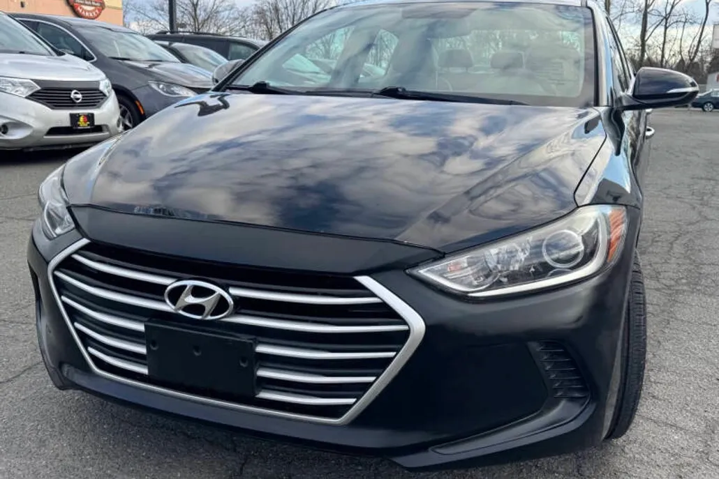 2017 Hyundai Elantra Limited photo 1